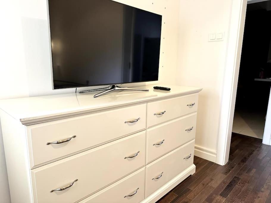 Luxury Flat In Downtown With Free Parking Apartment Budapest